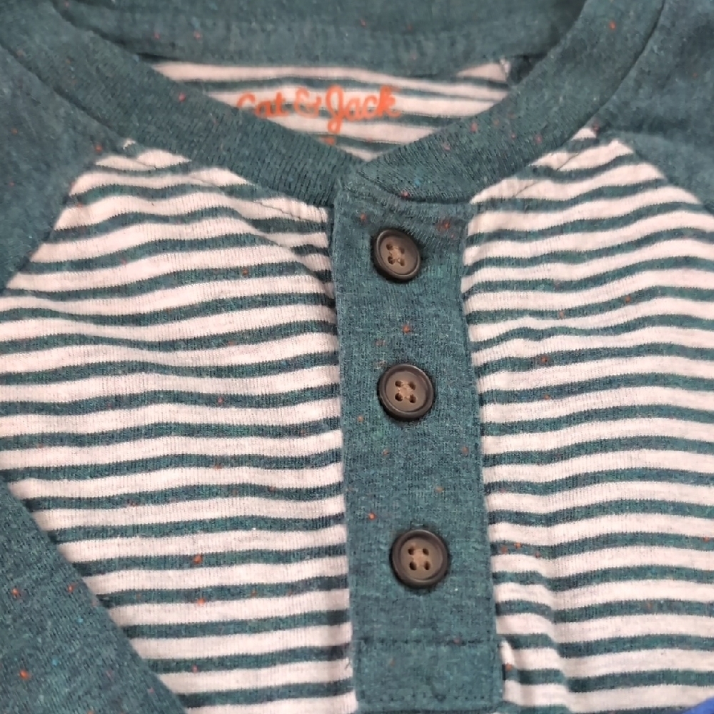 EUC Bundle Of 2 Long Sleeve Shirts - Cat And Jack 4t - Picture 2 of 8